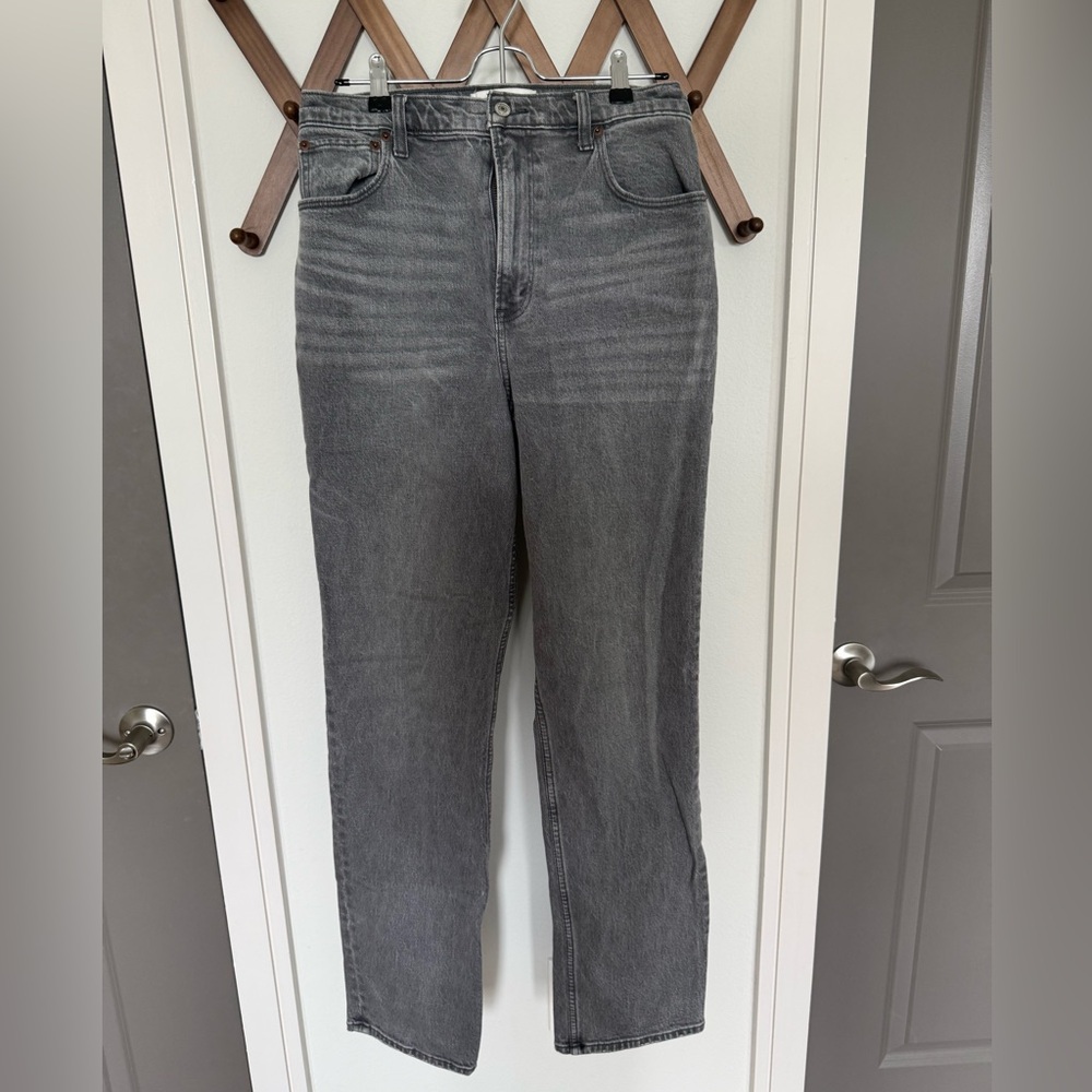 Abercrombie & Fitch The 90s Straight Ultra High Rise in 29/8L Gray